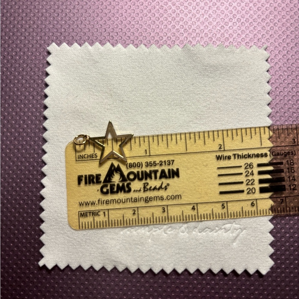 14k gold star pendant charm - Like new! - Picture 4 of 5
